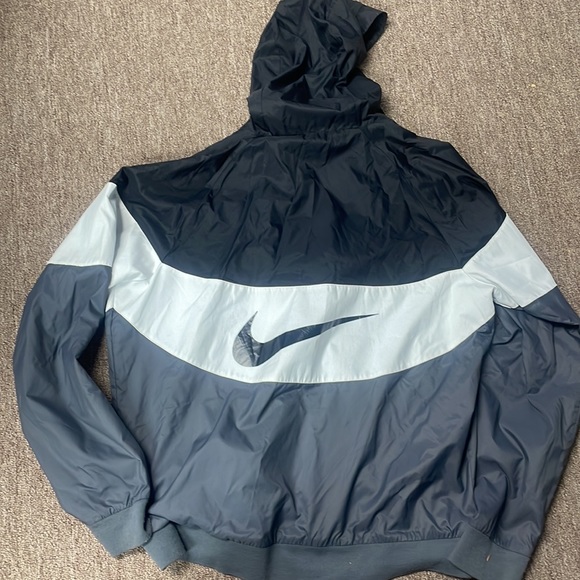 Nike Windbreaker With Back Print In Black AJ1396-010. Size Large - Picture 5 of 7